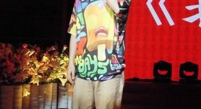 快乐男生华晨宇不失鬼马本色