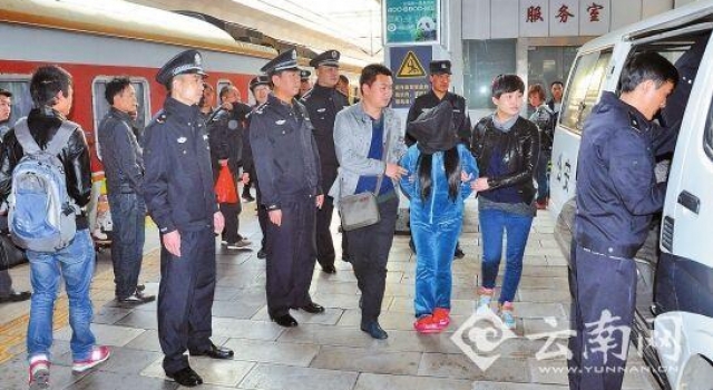 11名新郎“团购”越南新娘 被一网打尽