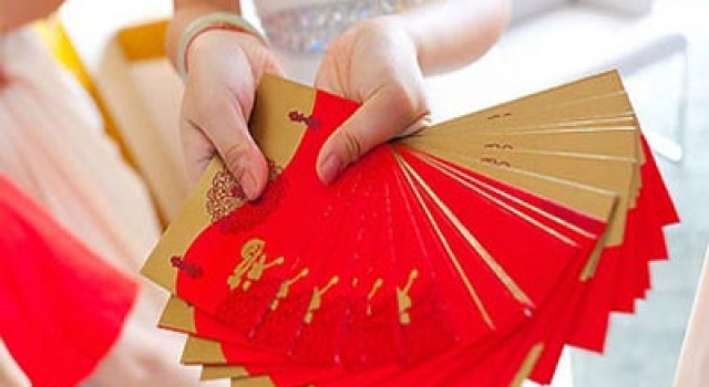 姑娘有种!女子开口要回300元份子钱 怕辞职后收不回来