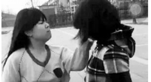 河北女学生被扇14记耳光 扒衣群殴旁人围观叫好