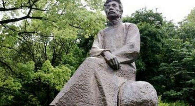 过分!西湖鲁迅像被泼漆引民愤 景区:要把景区当自己家