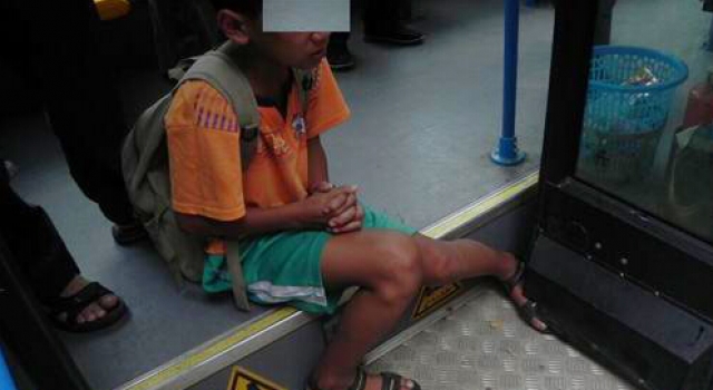倚老卖老再现江湖!小学生没给大妈让座被骂哭被指责