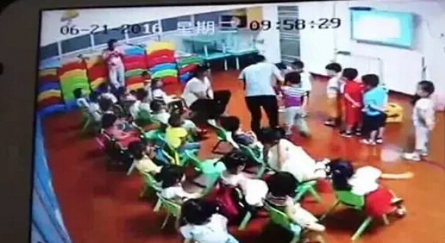 令人发!邯郸幼儿园揪头撞墙体罚学生 拽小男孩下体