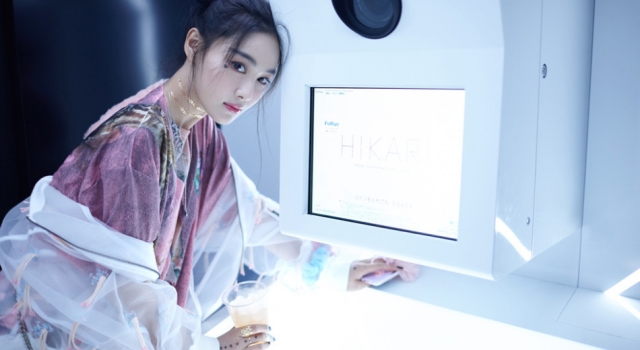 张曦予双丸子头少女感十足 性感女王也可以俏皮可爱