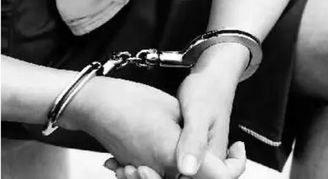 小偷入室盗窃被妻子情人抓到 放过之后自己接着偷情