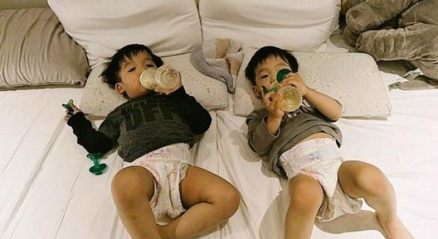 范玮琪双胞胎儿子两岁还用奶嘴被批 解释:有独特意义