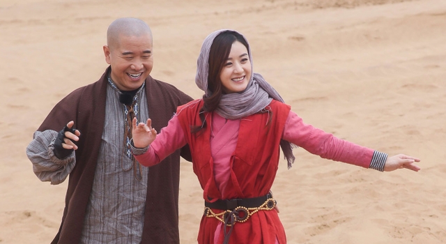 赵丽颖刘能二人转斗舞 女神秒变秧歌女王