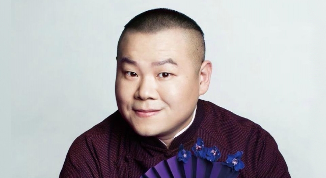 岳云鹏夫妇夜晚撒狗粮 网友:嫂子素颜挺美