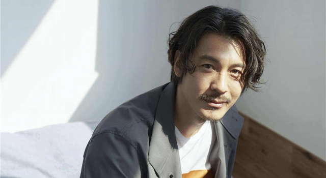 “司马孚”王东写真 飘逸潇洒尽显大叔魅力