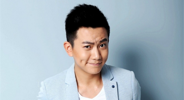 演员王聪个人写真曝光 休闲西装尽显绅士优雅