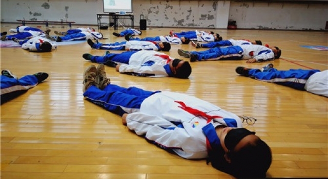 中学设“死亡”体验课:活在当下 珍惜当下