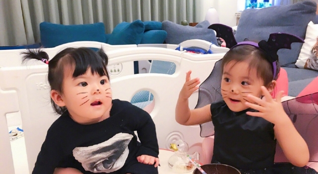 贾静雯咘咘万圣节被吓哭 咘咘真的越来越可爱了