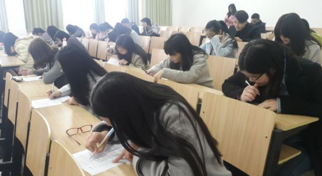 考试作弊被判刑 老师学生因作弊进了监狱