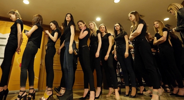 女子应聘模特遇“裸量” 网络招聘可千万别轻信!