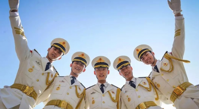 2018全国大学生征兵工作启动 少年你将佩剑纵四海!