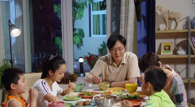 家有儿女“爸爸”转型当导演,新剧回忆昔日当兵生活