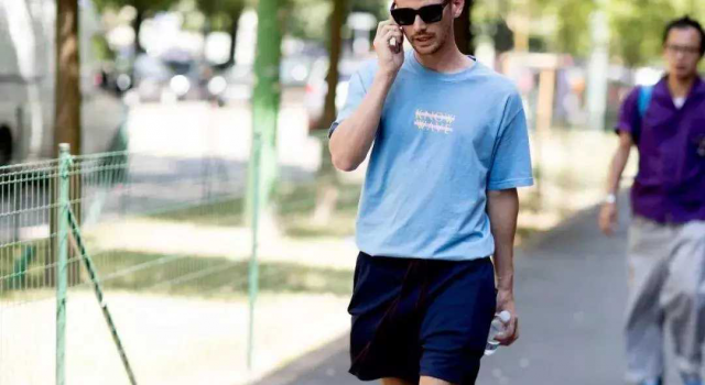 在这个炎热的夏日 即使是男士也需要有着特别的穿搭