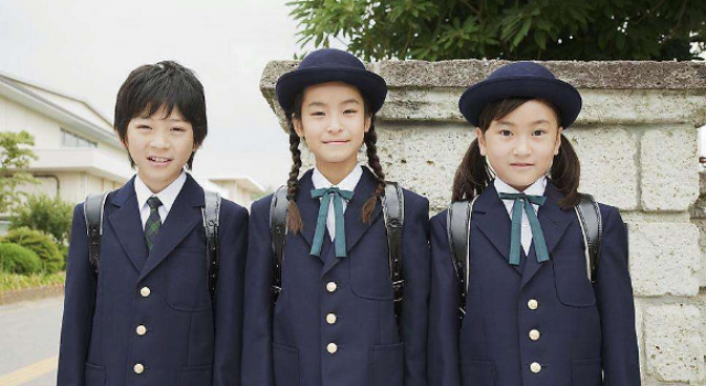 杭州一小学惊现万元校服 天价校服背后隐藏的究竟是什么?