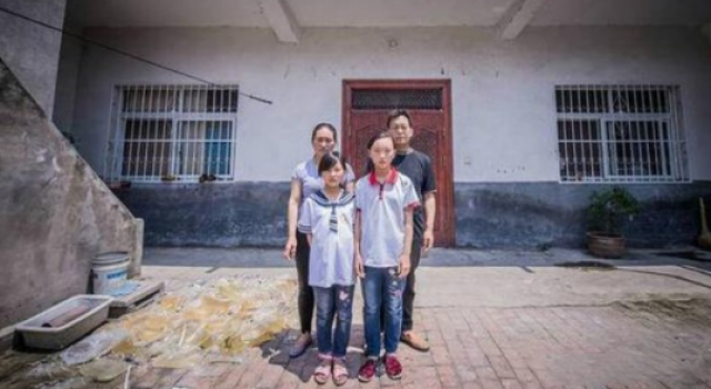 一家6口3人重病,双胞胎姐妹做小棉袄扛起整个家
