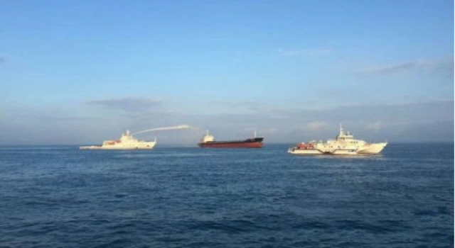 琼州海峡货船失火 海事局及时救助 15名船员安然无恙