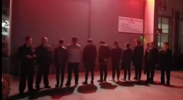 12名网逃组团自首 一个人正在赶来 他们为何幡然醒悟?
