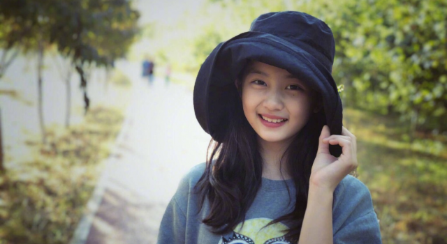 黄磊女儿多多长大了 才13岁太早熟了吧