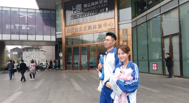 张嘉倪回应采访争议 节目中和妻子不和 节目外怼记者