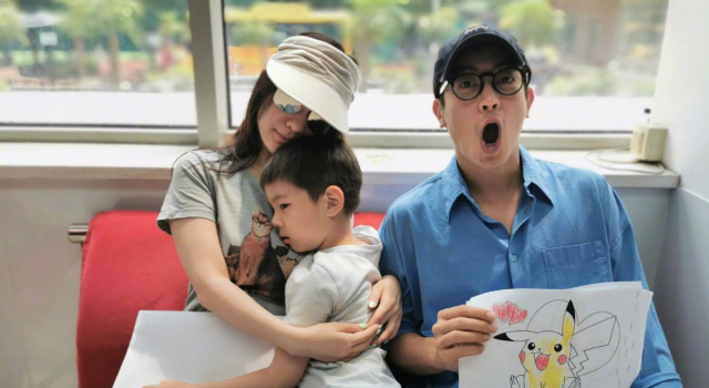 6岁嗯哼幼儿园毕业伤感落泪 为什么霍思燕夫妇却笑了?