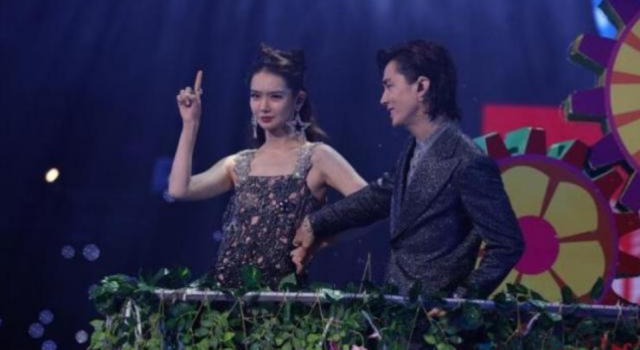 李承铉衣服勾到戚薇裙子 李承铉:裙子它扒拉我