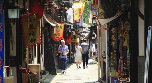 国内适合情侣穷游的3个城市 太适合谈恋爱了