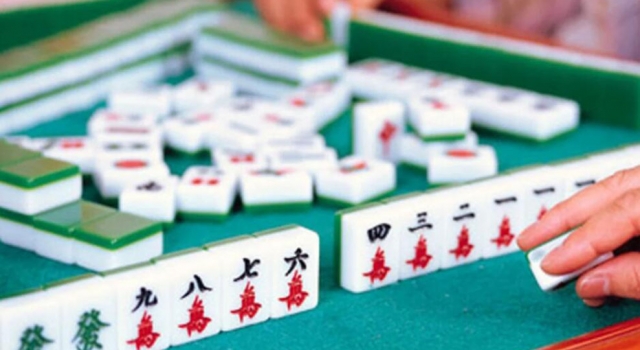 小伙下单快递代买麻酱送来麻将 吃麻酱打麻将 莫名可爱