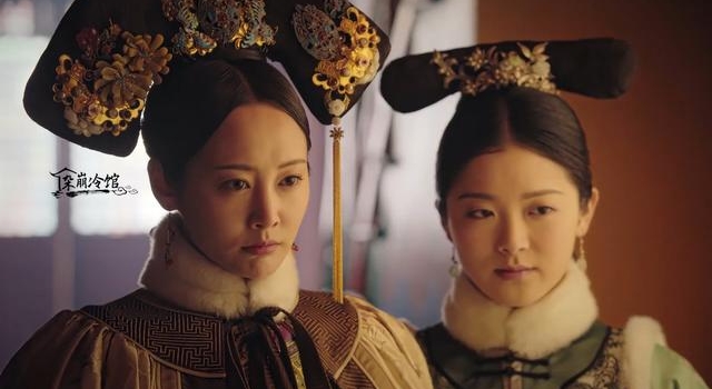 如懿传|卫嬿婉炩嫔的旗头发饰:点翠耳挖簪、赤金花嵌宝石簪