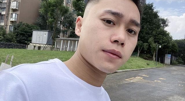 刘二狗直言退网是为了降低热度;辛巴在直播间喊话,不会全网交好