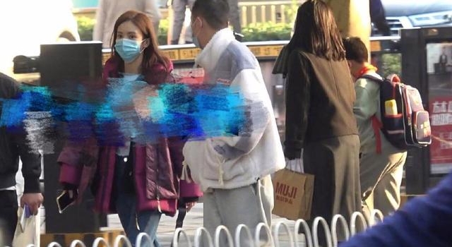 金晨与帅哥一同看房,相谈甚欢果真直男斩,结果回应只是好友