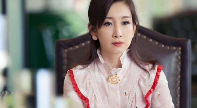 她京剧出身片酬过亿,嫁大7岁丈夫,儿子却从不肯喊她一声妈