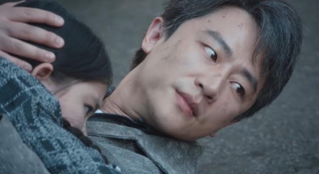 《瞄准》结局bug:苏文谦高空救小雪绳子没弹性,腰会被勒断