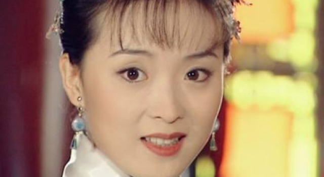 王艳拍戏扶腰皱眉疑身体欠佳,嫁入豪门当阔太,还复出捞金太拼了