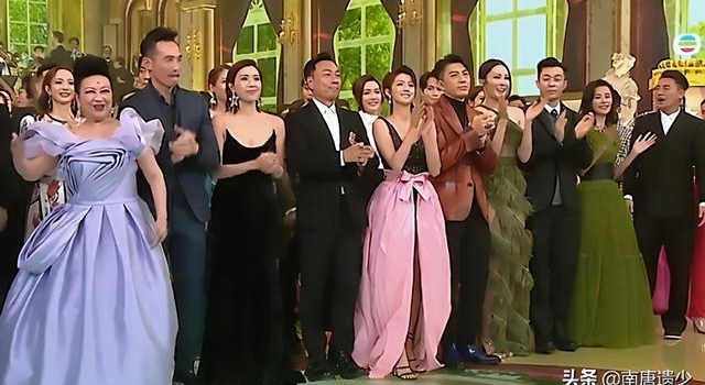 TVB53周年台庆显寒酸,一线大咖纷纷缺席,艺人站位暗藏玄机