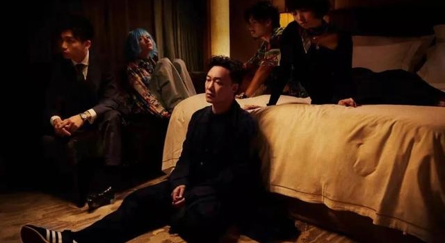 我们终生都在寻觅爱,可爱情到底是何物 | 夜听