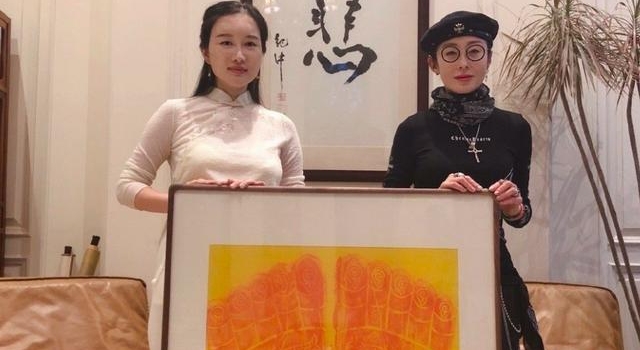 张敏拜访大导演张纪中,52岁颜值回春,知情人暗示她将复出?