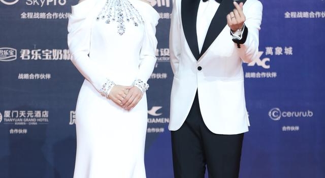 金鸡奖红毯星光璀璨 刘德华李现易烊千玺帅气逼人