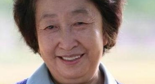 照顾瘫痪丈夫8年,被女儿撮合改嫁“姐夫”的彭玉,真的幸福吗?