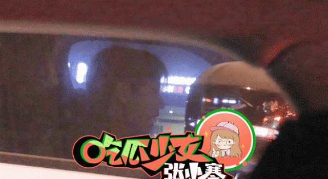王俊凯被坑?亲自驾车摇头晃脑自嗨,友人车内吸烟还向窗外扔烟头