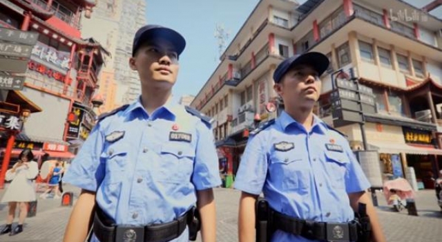 B站观众为何跟着《守护解放西》又笑又哭