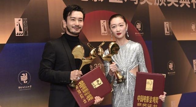 黄晓明金鸡奖上不提杨颖,百密一疏背后是真的忘记还是感情破裂?