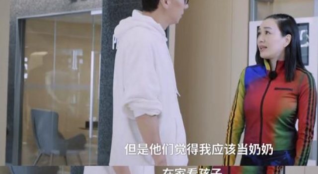 50岁遭嘲该当奶奶,钟丽缇却称嫩草好吃!追生4胎不认子宫绑架