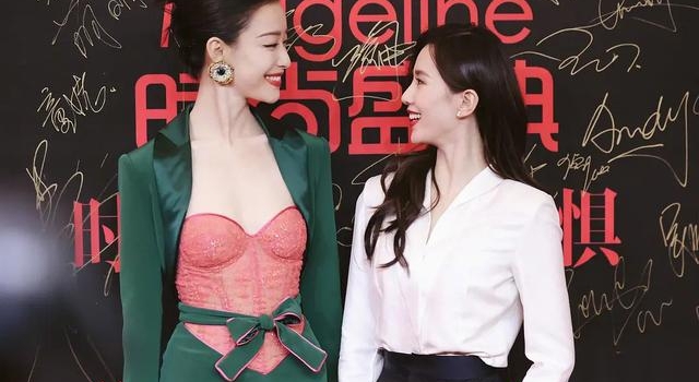 时尚COSMO盛典:孟美岐礼服惹争议,发福的马思纯却让人心疼