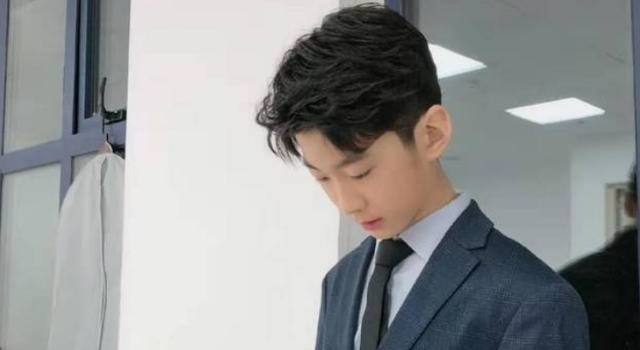 张亮儿子近照曝光,仅13岁身高超180,网友:基因太强大