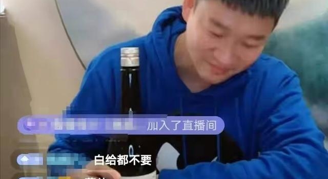 曹云金开直播被骂惨!评论区被“孽徒”刷屏 直接被骂到关播