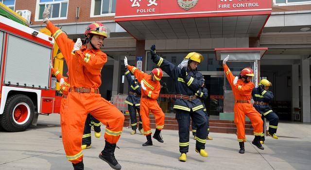 太现实!筷子兄弟现状曝光:1个资产上亿,另一个负债千万